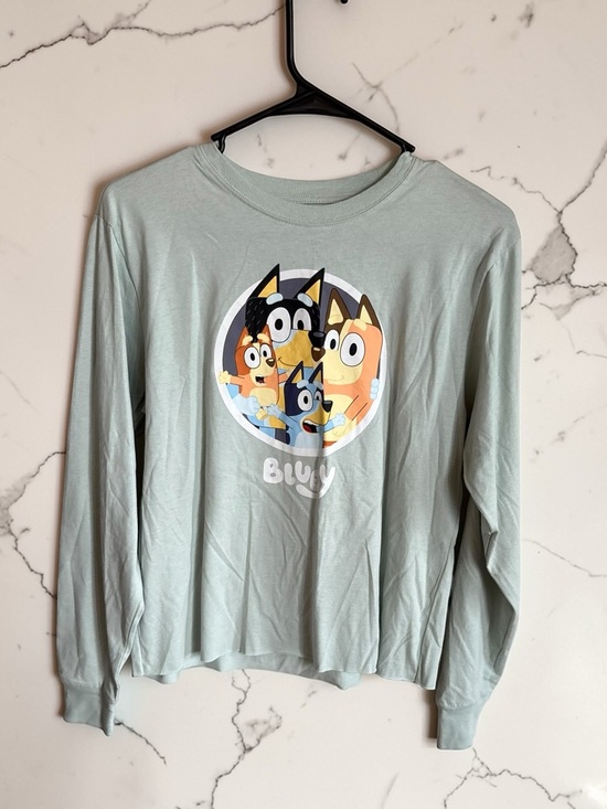 Bluey Tops - Bluy Graphic Long Sleeve Tee in Light Sage Green